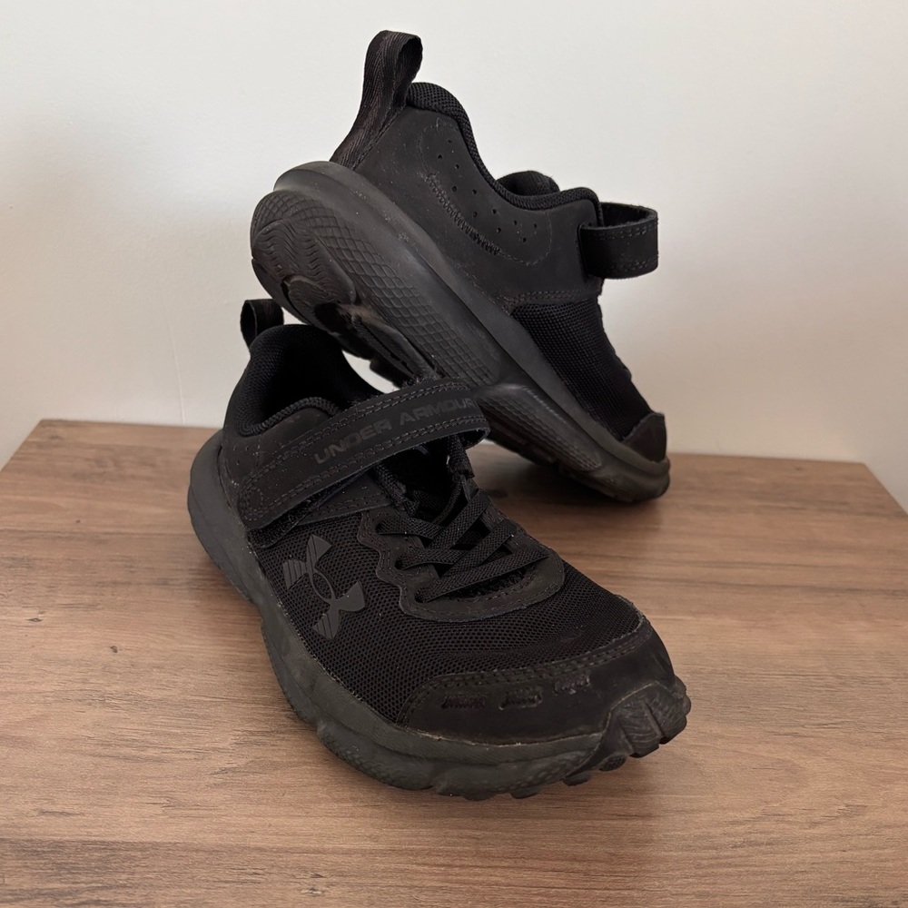 Under Armour Kids' 13 Black Assert 10 Shoes